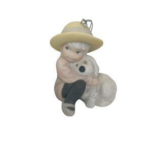 Kim Anderson's Pretty As A‎ Picture "A Cuddly Holiday Hug" Figure